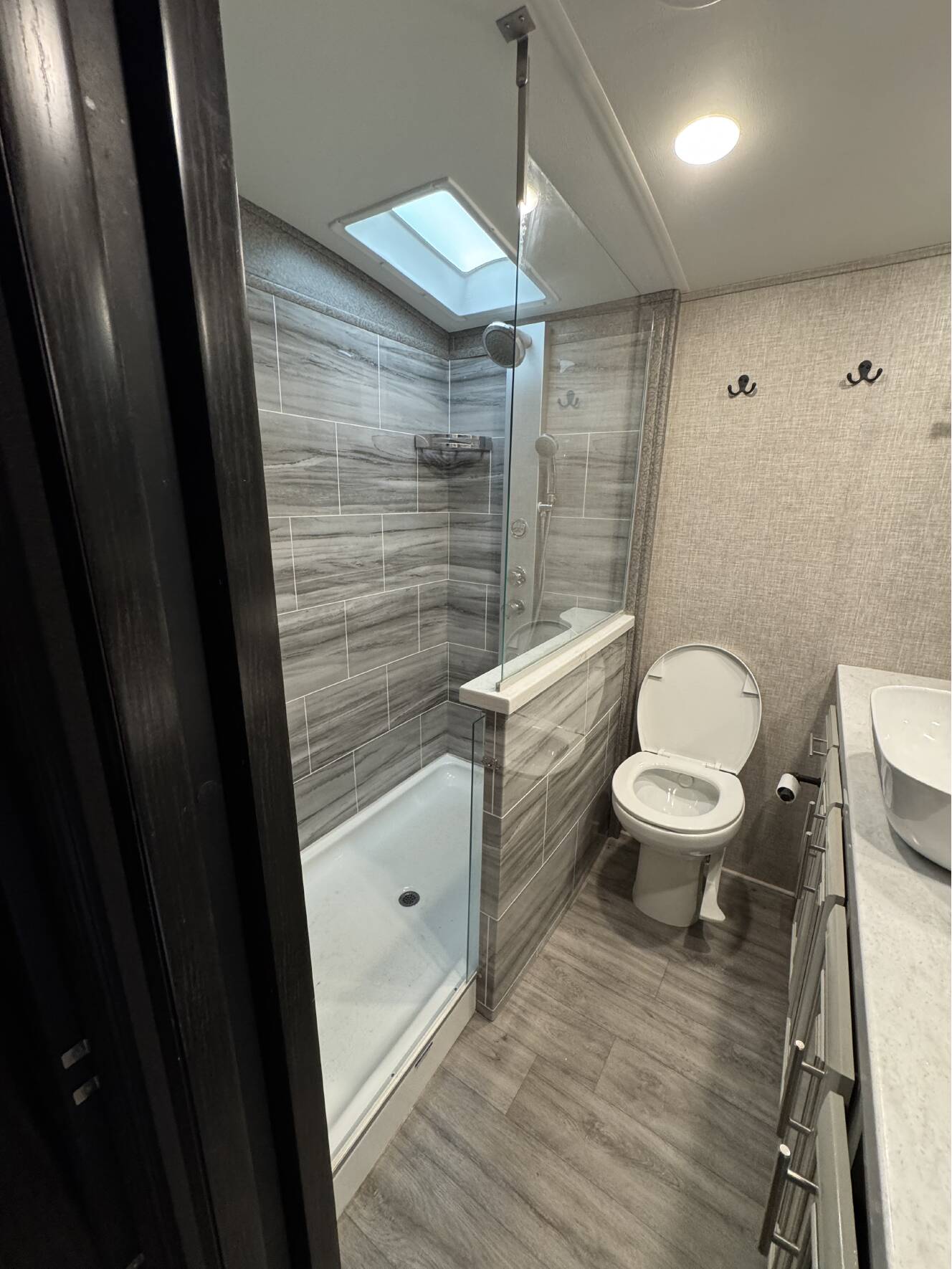 A photo of this 2022 Jayco PINNACLE 38SSWS