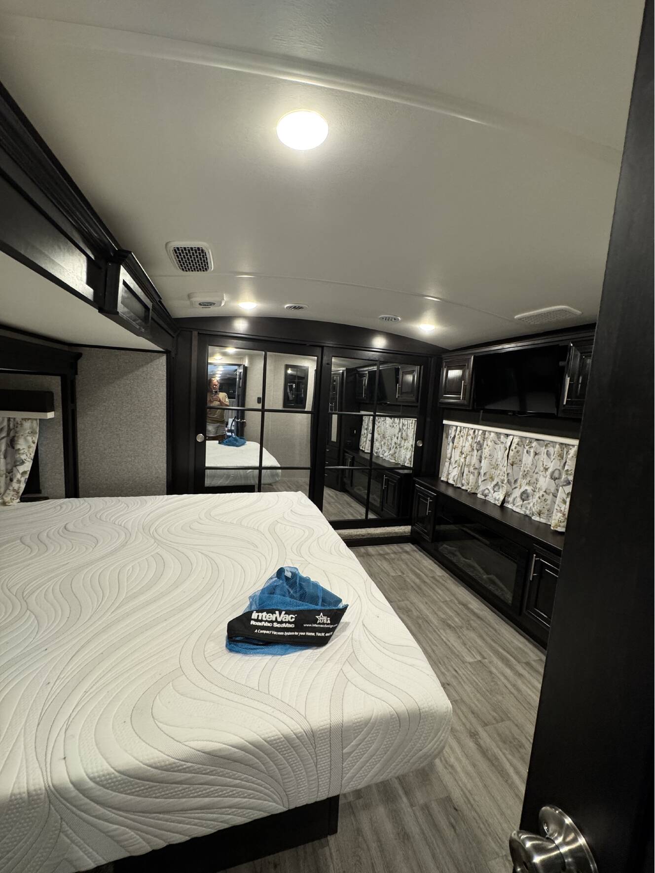 A photo of this 2022 Jayco PINNACLE 38SSWS