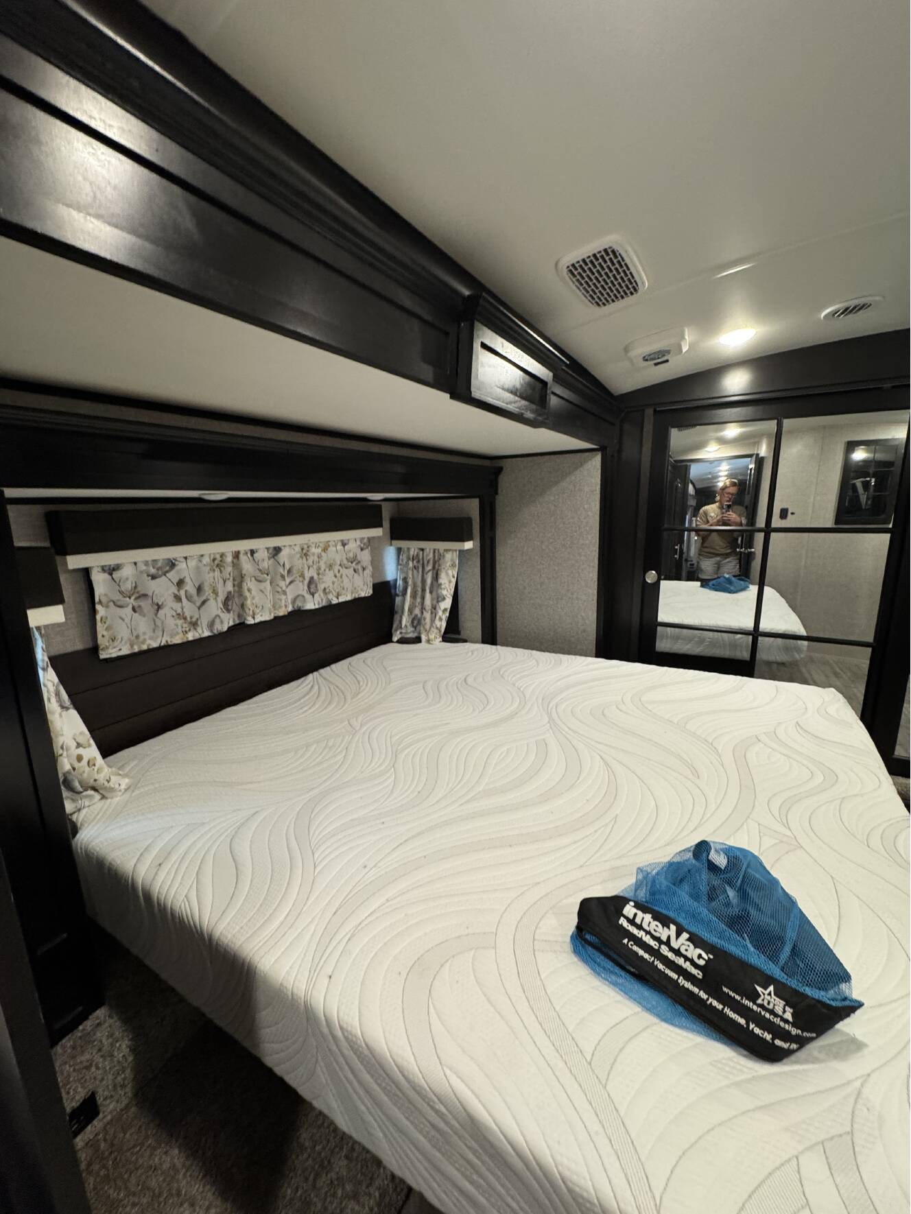 A photo of this 2022 Jayco PINNACLE 38SSWS