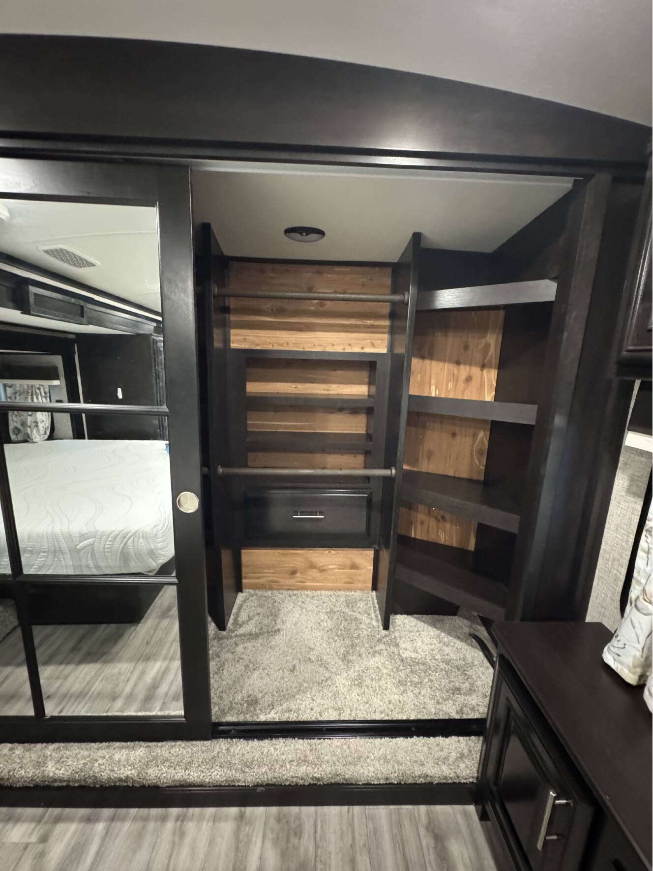 A photo of this 2022 Jayco PINNACLE 38SSWS