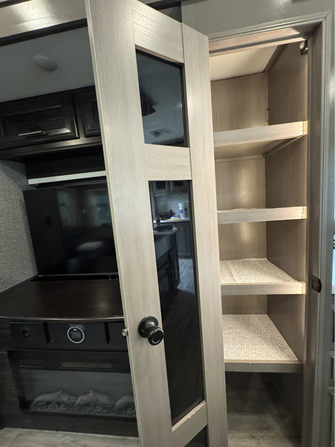 A photo of this 2022 Jayco PINNACLE 38SSWS