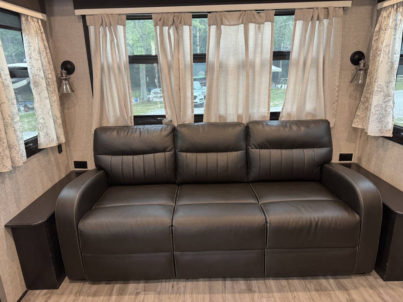 A photo of this 2022 Jayco PINNACLE 38SSWS