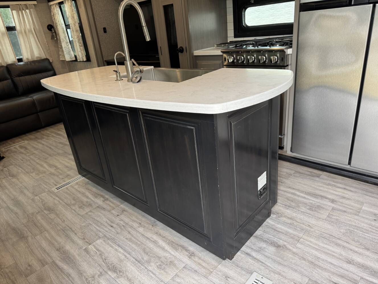 A photo of this 2022 Jayco PINNACLE 38SSWS