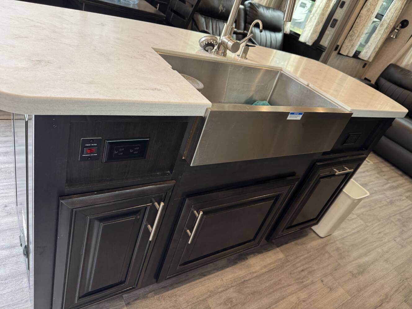 A photo of this 2022 Jayco PINNACLE 38SSWS