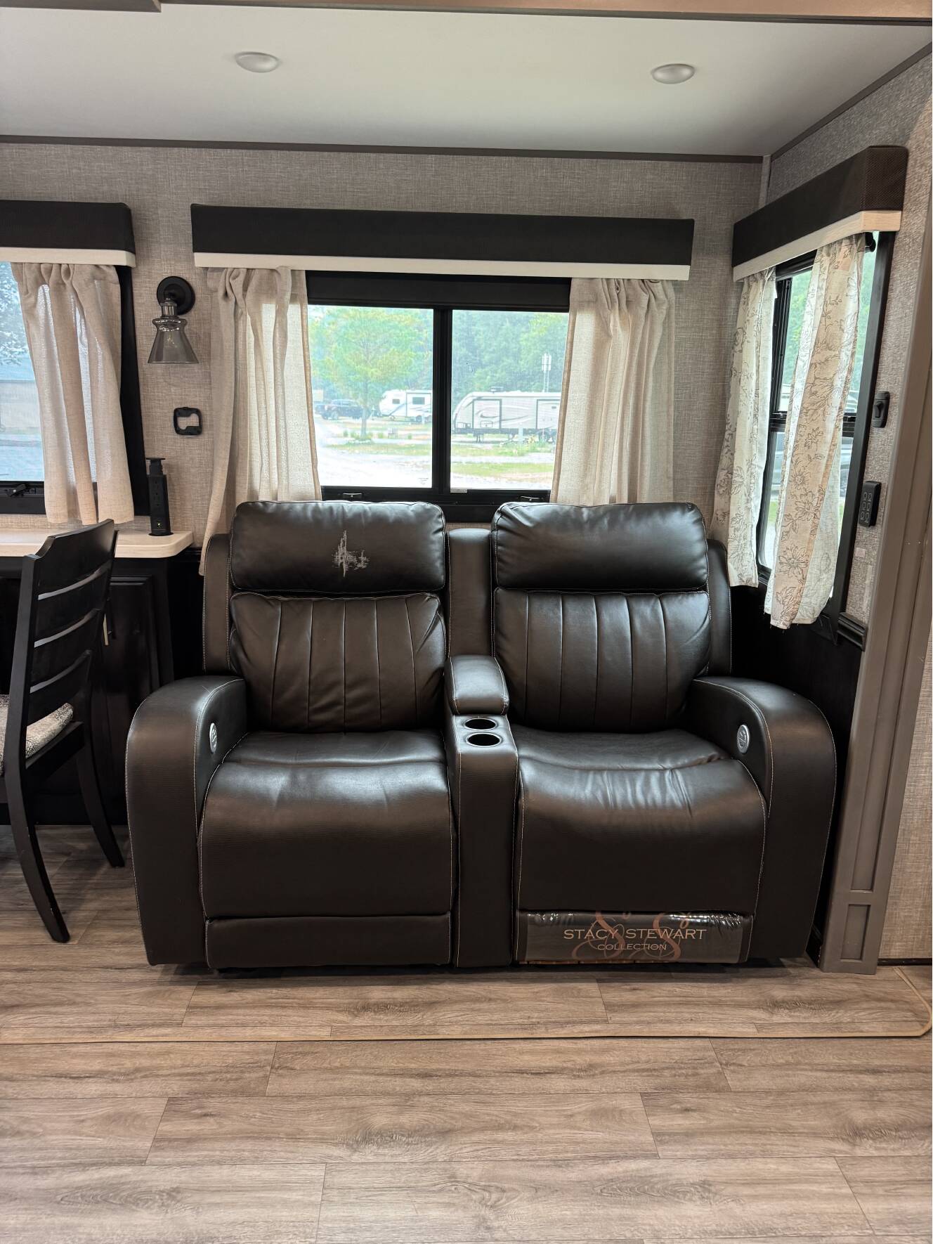 A photo of this 2022 Jayco PINNACLE 38SSWS