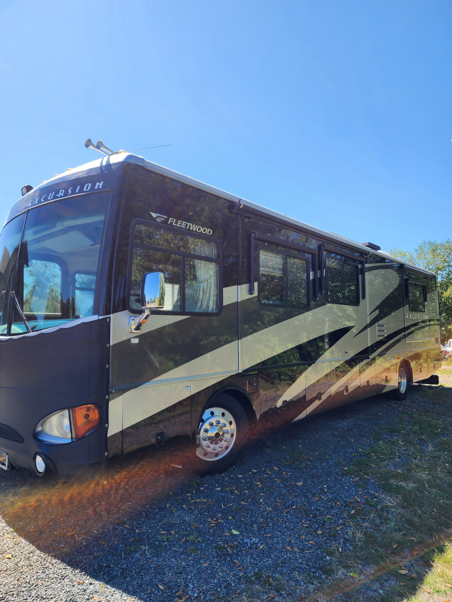 2005 Fleetwood EXCURSION™ 39S in arlington WA