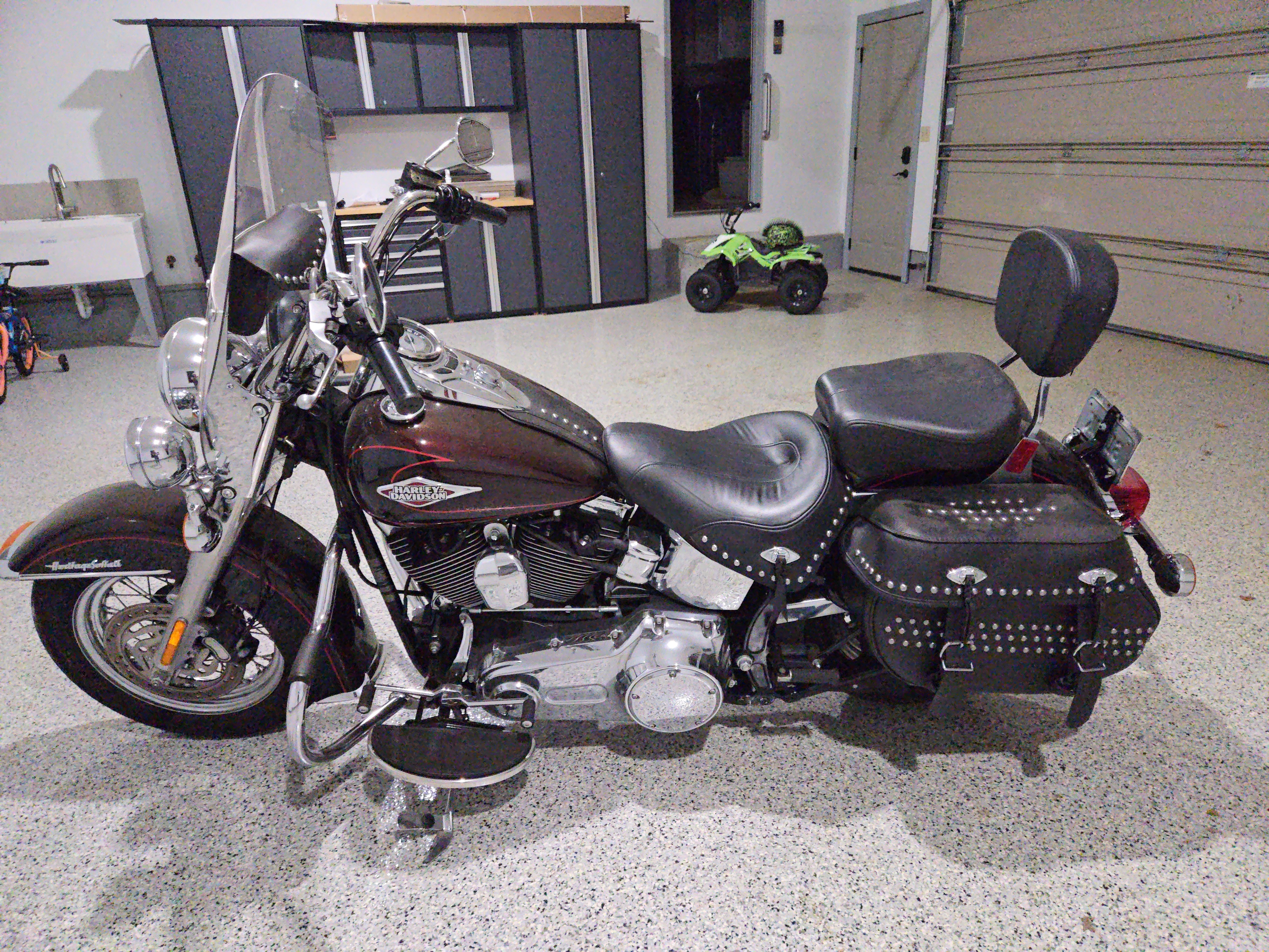 2011 Harley-Davidson HERITAGE SOFTAIL CLASSIC Cruiser motorcycle