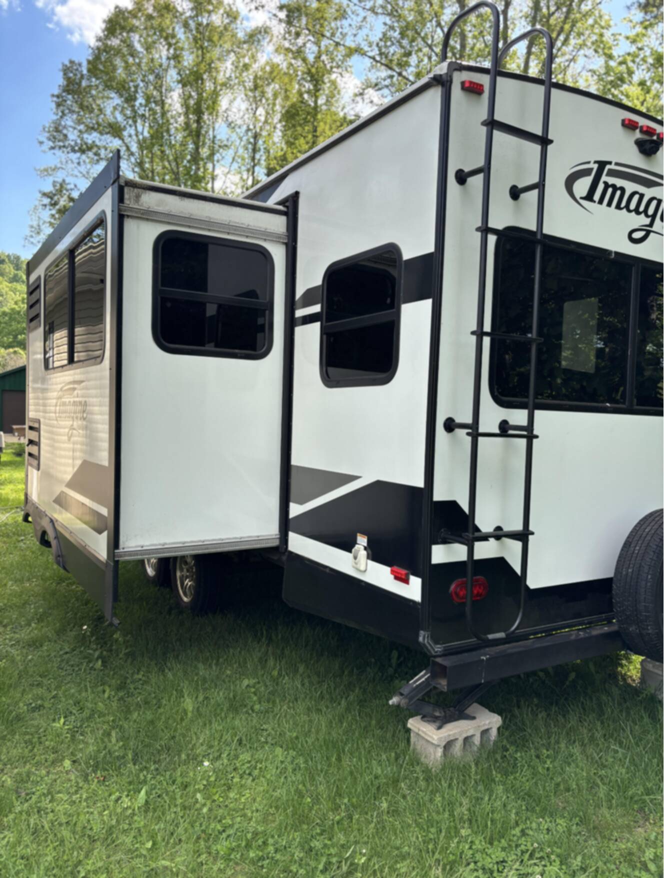 A photo of this 2019 Grand Design Imagine 2500RL