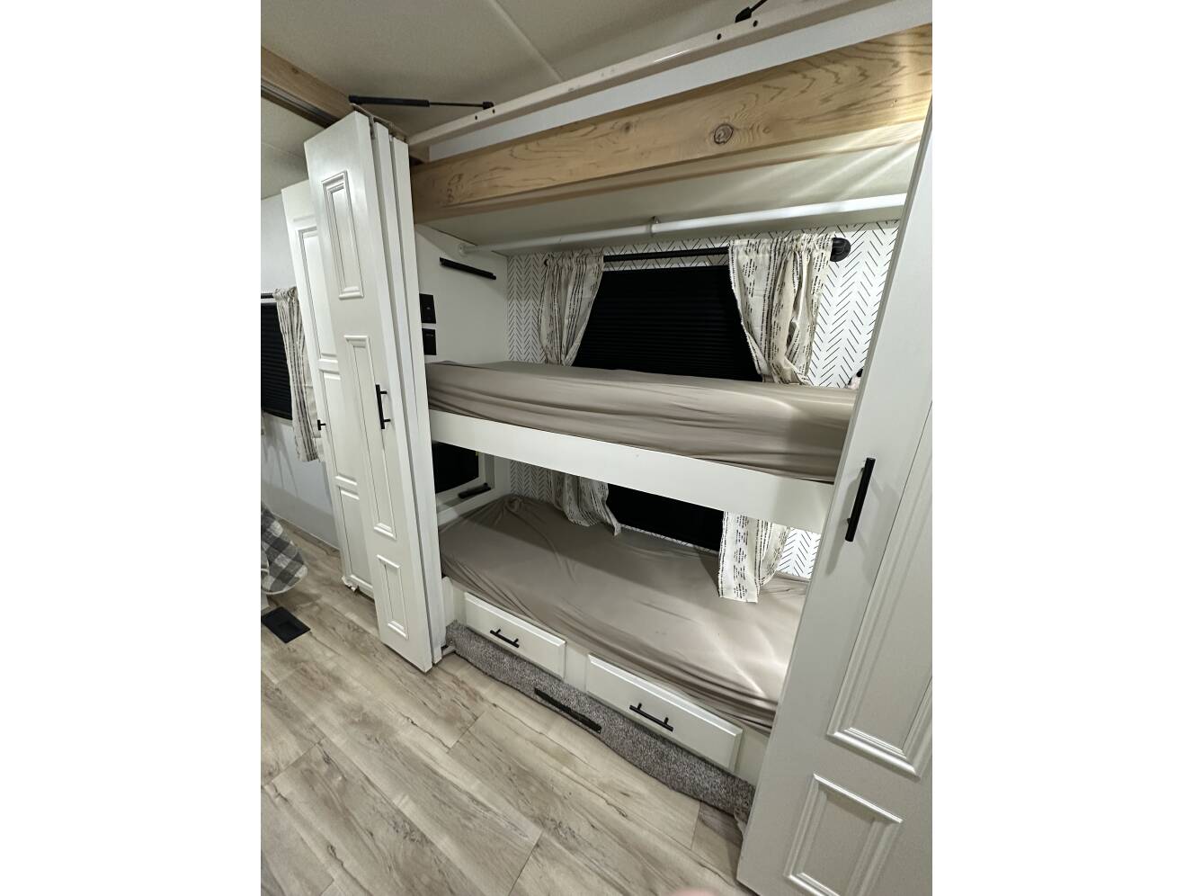 A photo of this 2013 Thor Motor Coach PALAZZO 33 3