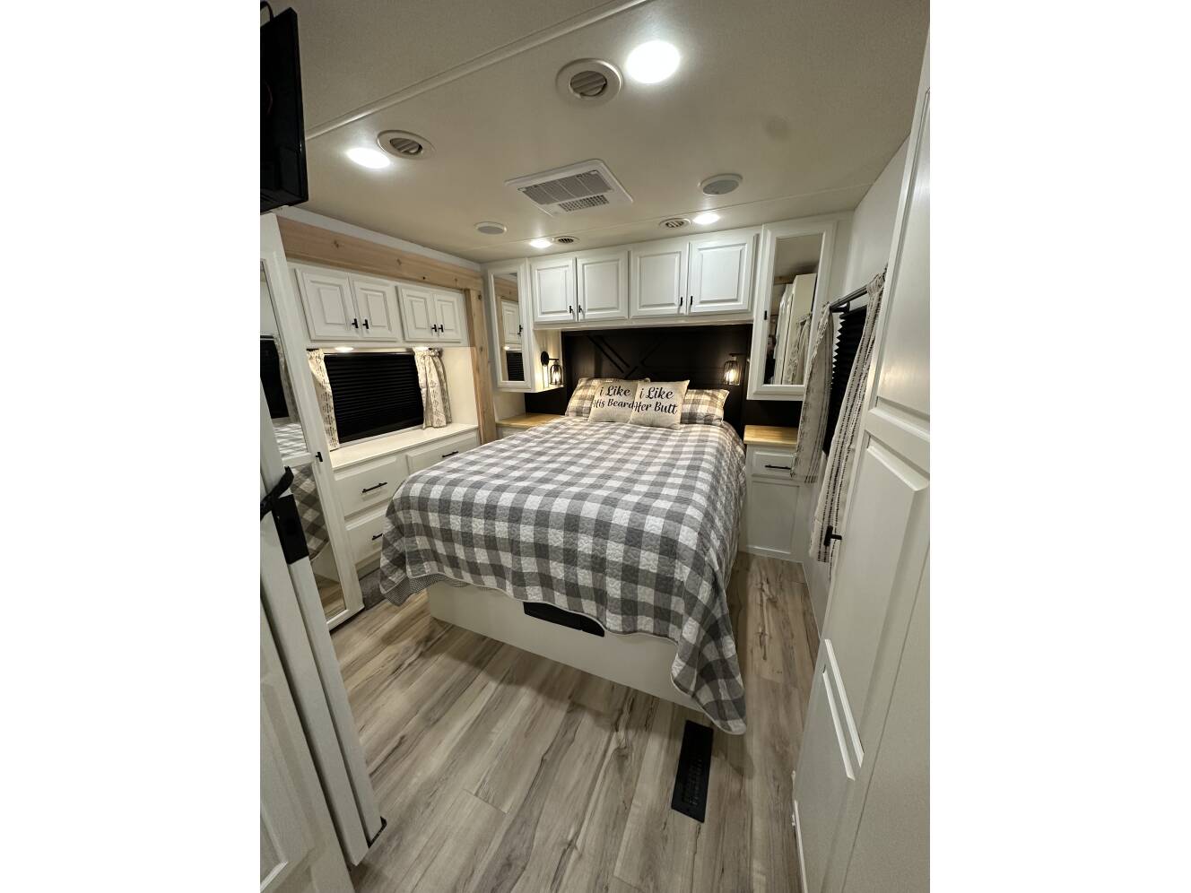 A photo of this 2013 Thor Motor Coach PALAZZO 33 3