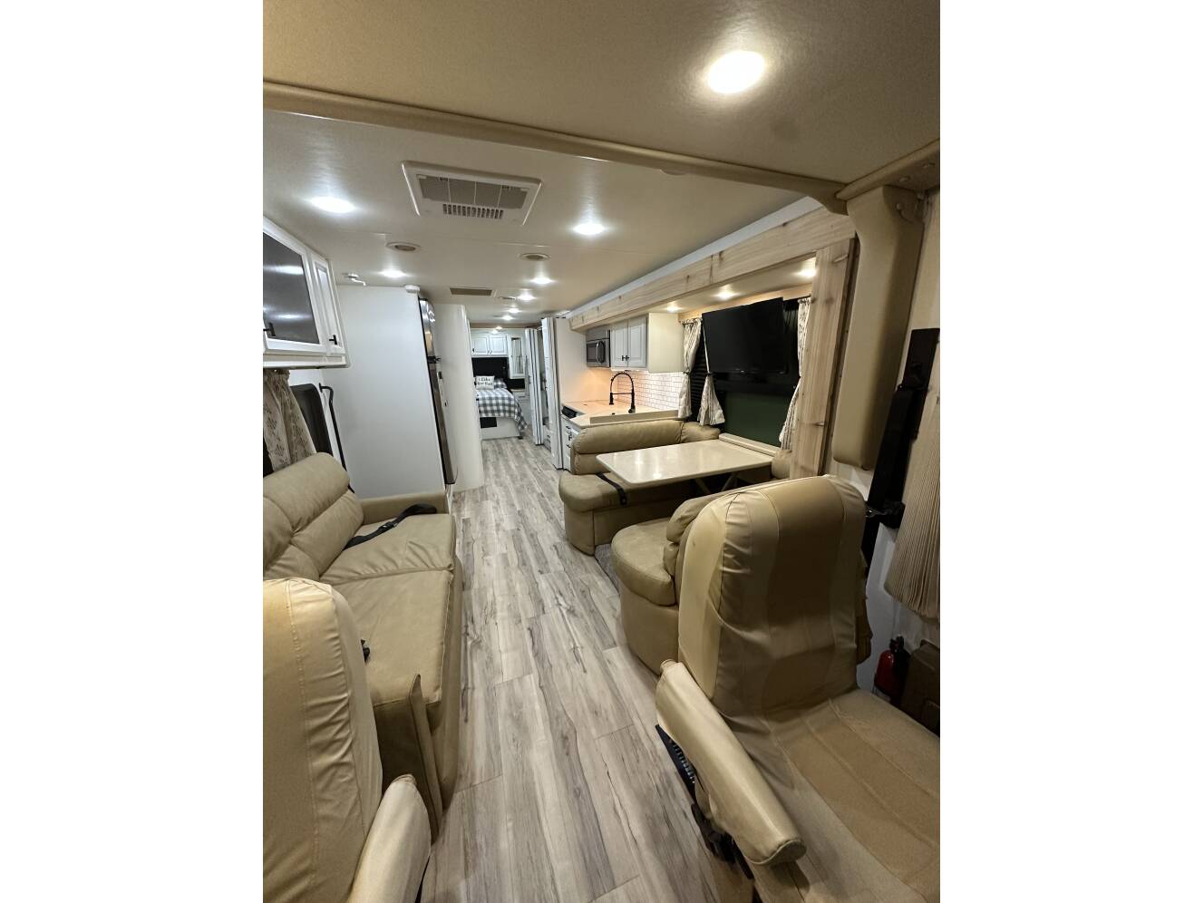A photo of this 2013 Thor Motor Coach PALAZZO 33 3