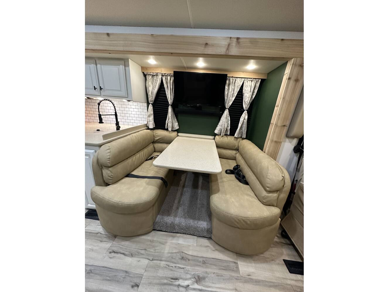 A photo of this 2013 Thor Motor Coach PALAZZO 33 3