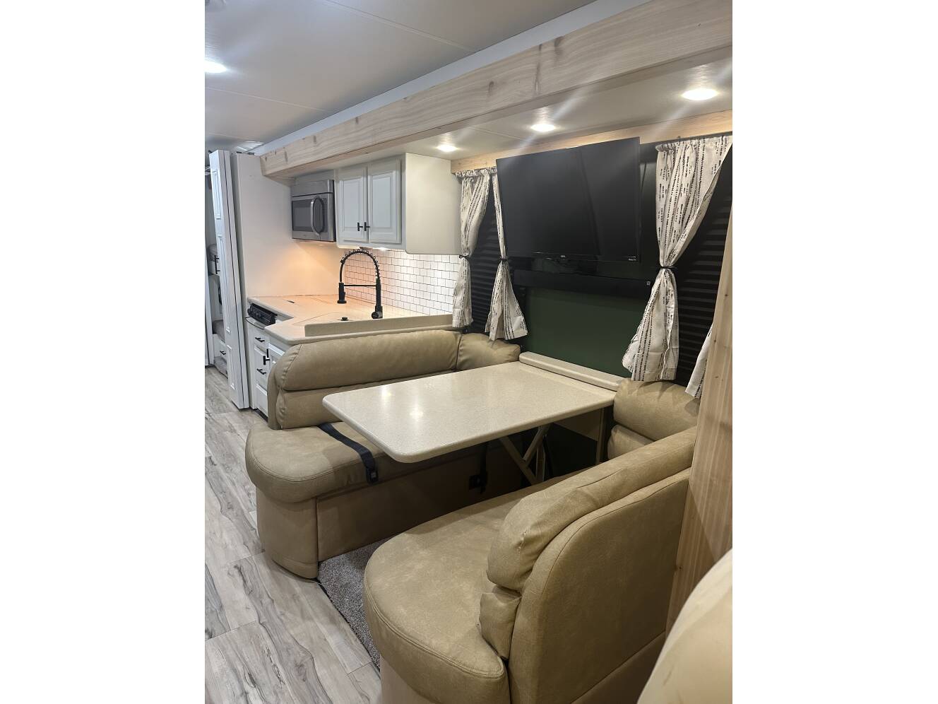 A photo of this 2013 Thor Motor Coach PALAZZO 33 3