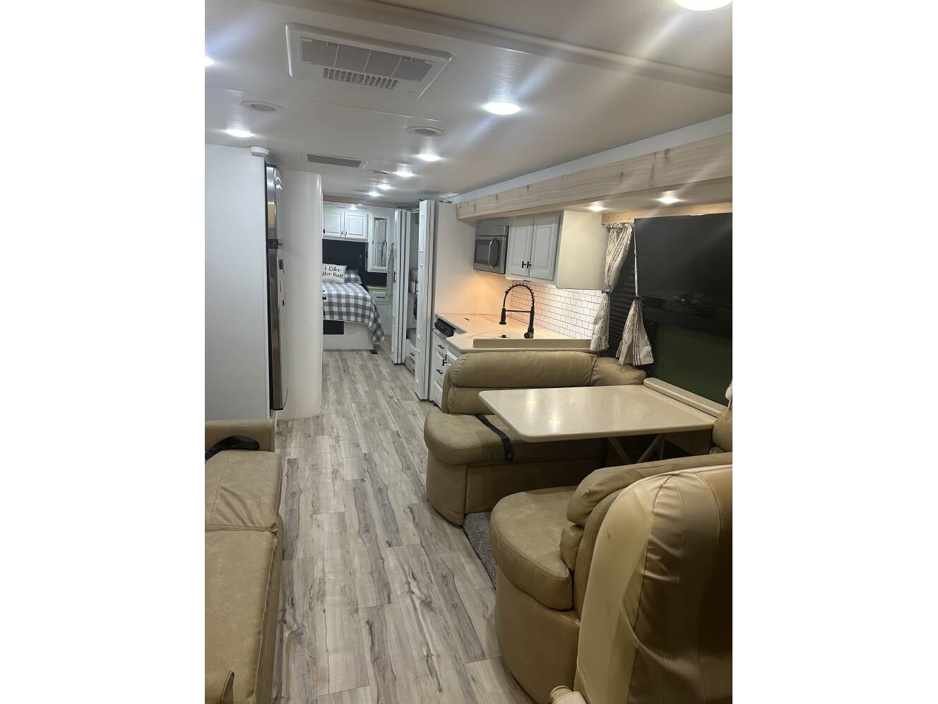 A photo of this 2013 Thor Motor Coach PALAZZO 33 3