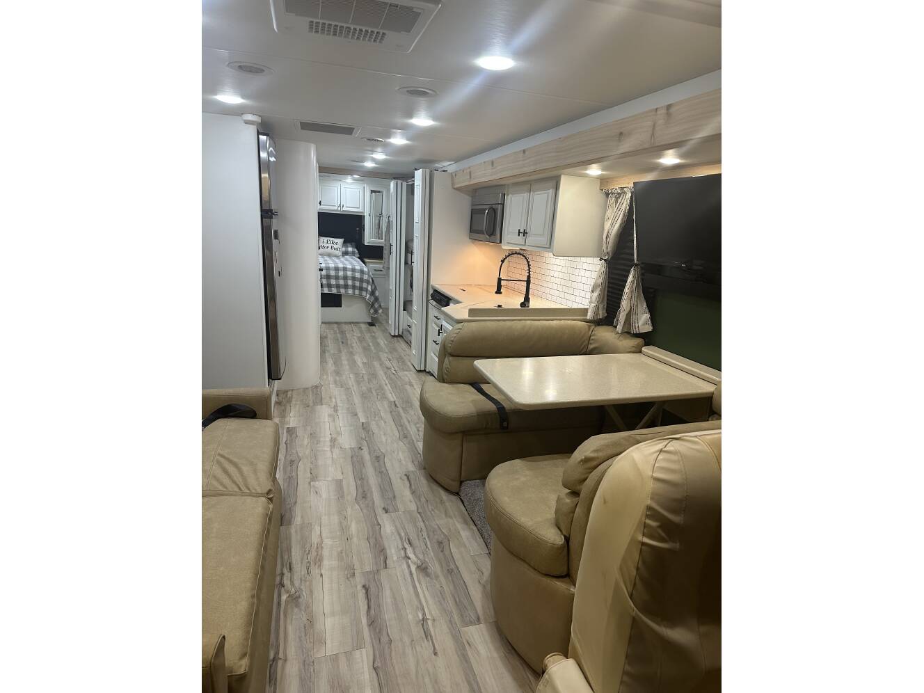 A photo of this 2013 Thor Motor Coach PALAZZO 33 3