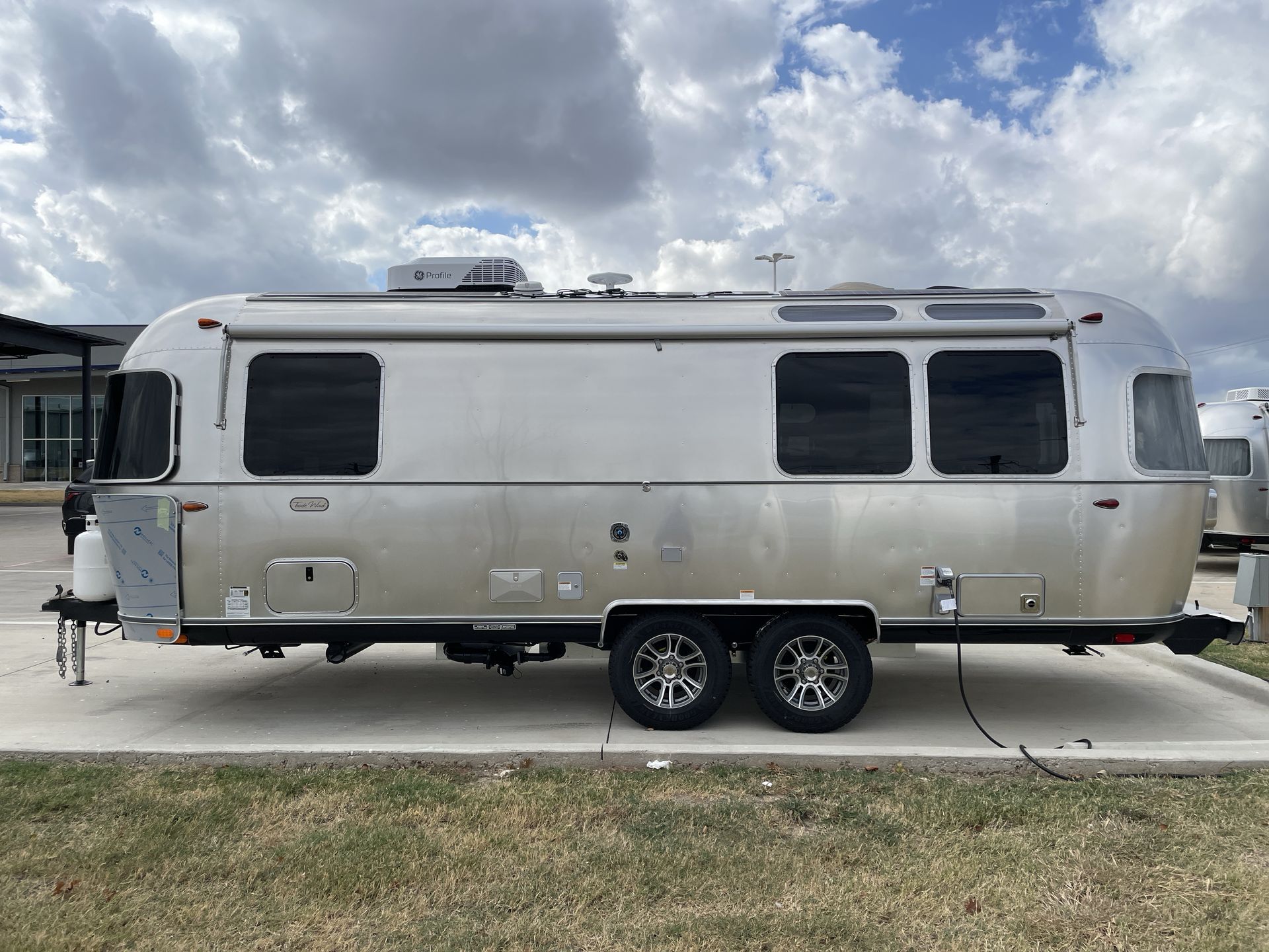 2025 Airstream Trade Wind 25FBT RV