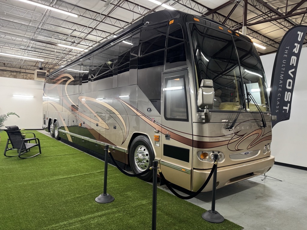 2009 Prevost FEATHERLITE H3 45 Quad Slide in dayton OH