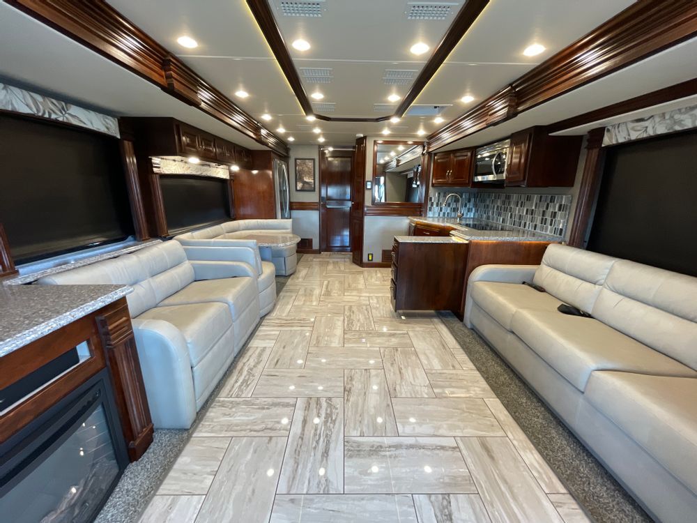 2018 Fleetwood DISCOVERY LXE 44B in lockport NY