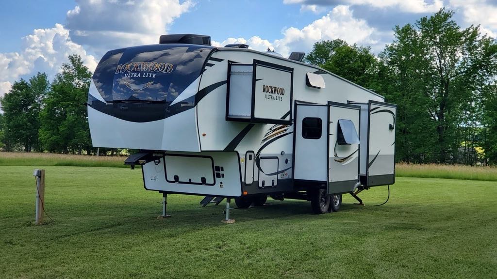 2020 Forest River ROCKWOOD ULTRA LITE 2896MB in delhi NY
