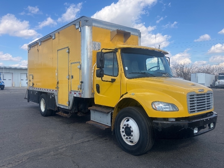 2016 FREIGHTLINER BUSINESS CLASS M2 106 in Piqua, OH