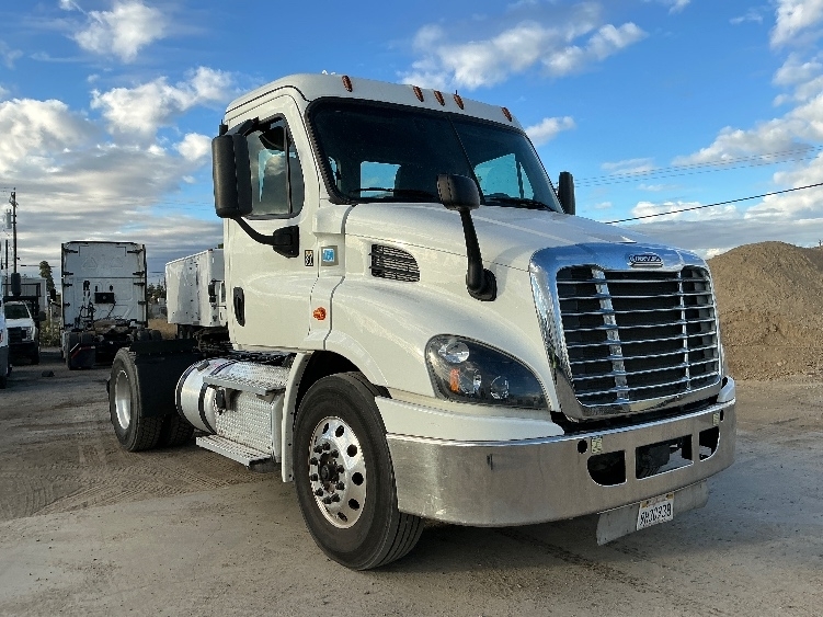 2020 FREIGHTLINER CASCADIA 113 in Fresno, CA
