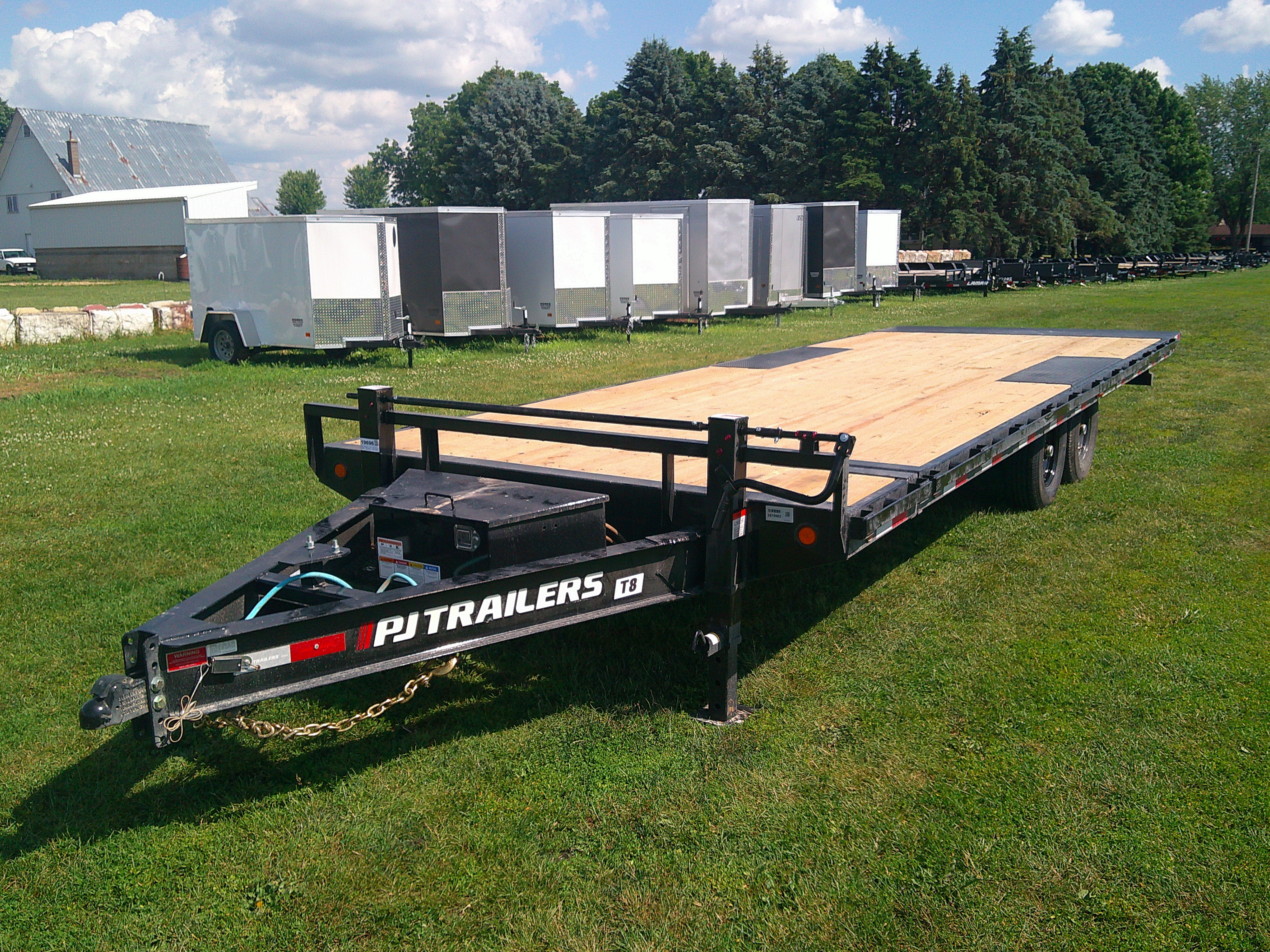 2026 PJ Trailer T8 Equipment Deckover Tilt T8J2472BSTK-JA20 in Sycamore, IL