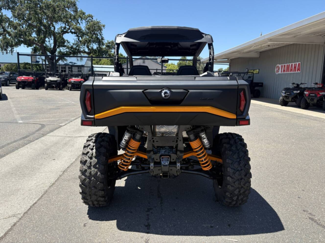 A photo of this 2026 Can-Am Commander XT P 1000R