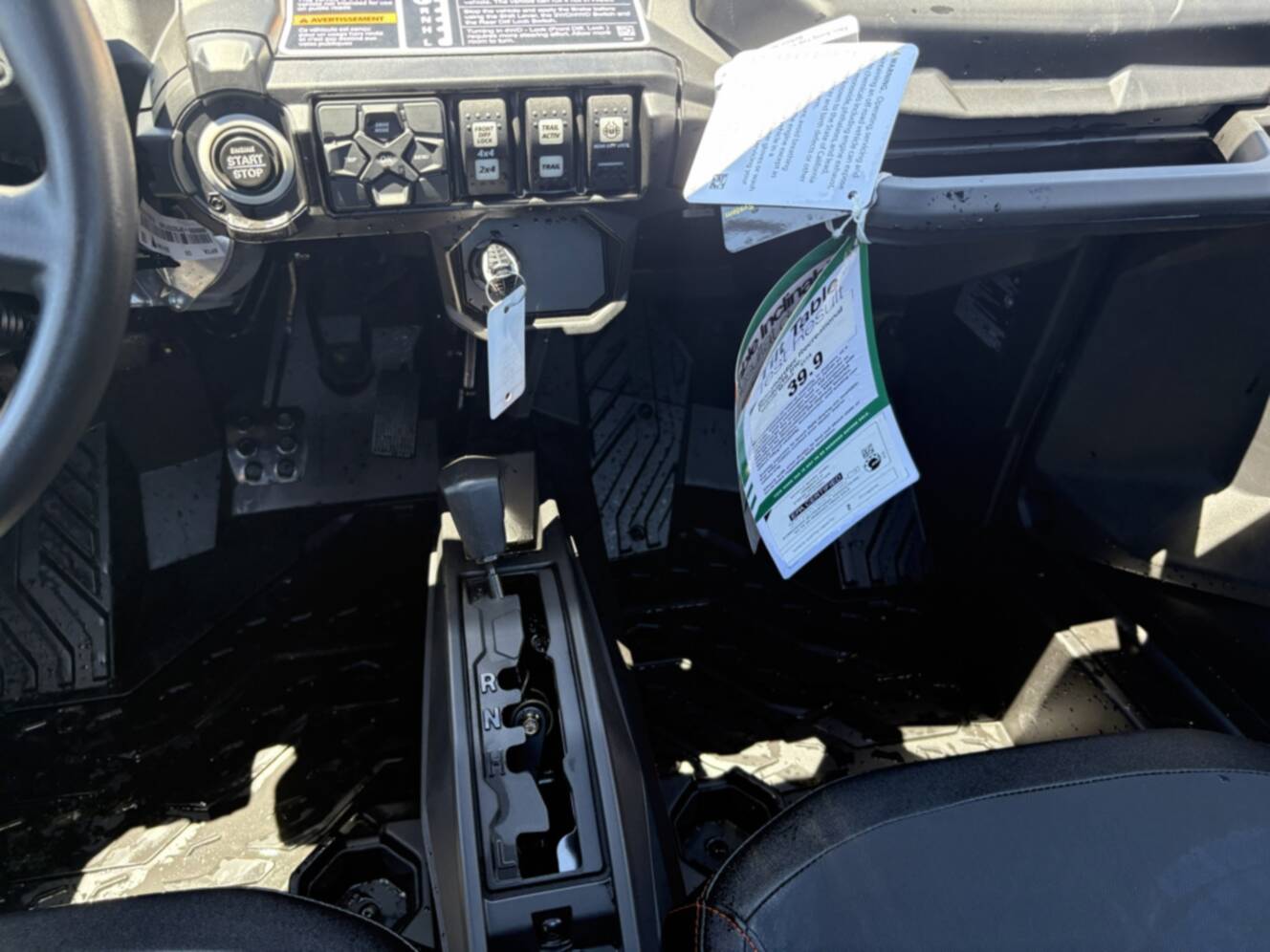 A photo of this 2026 Can-Am Commander XT P 1000R