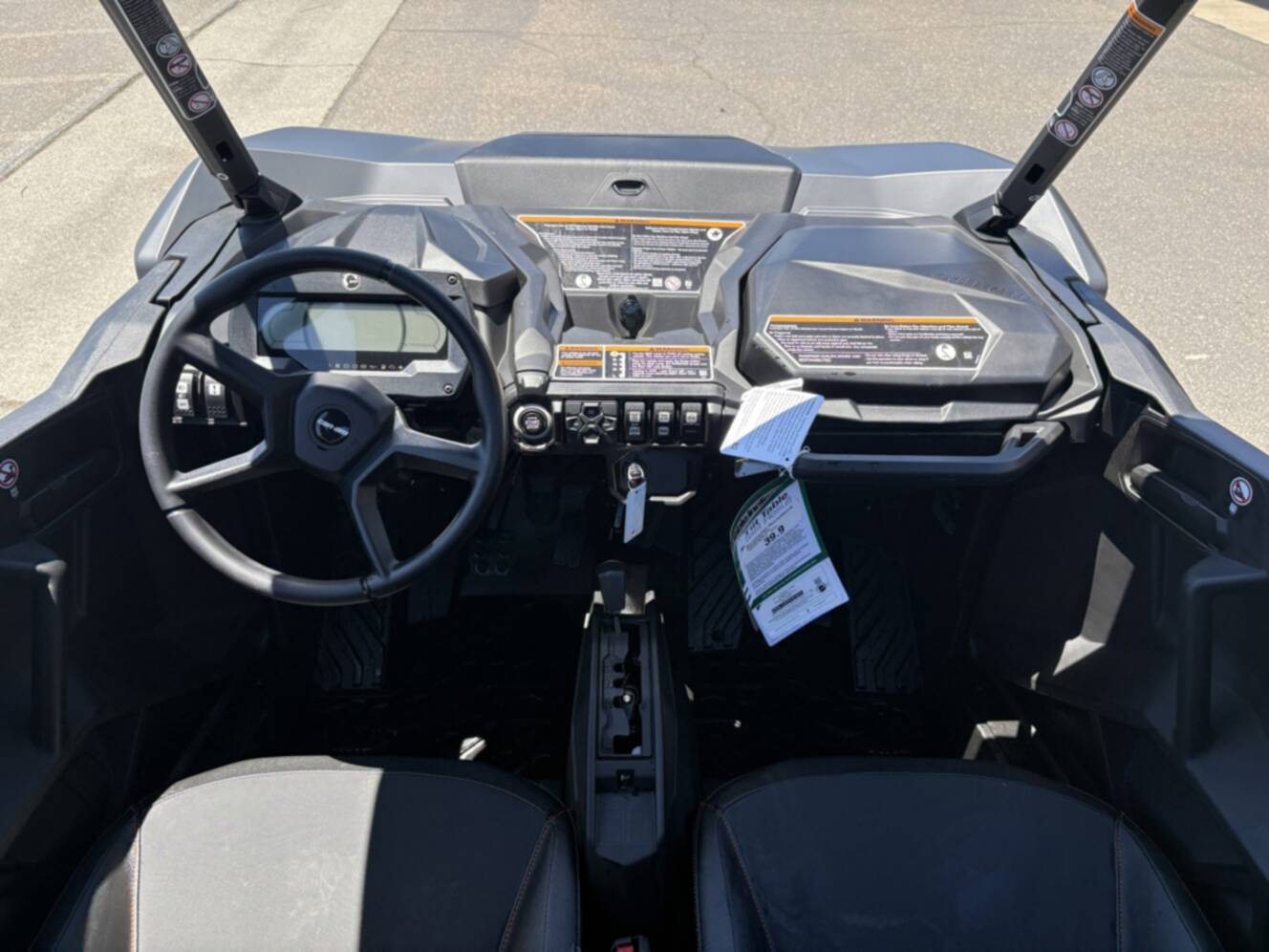 A photo of this 2026 Can-Am Commander XT P 1000R