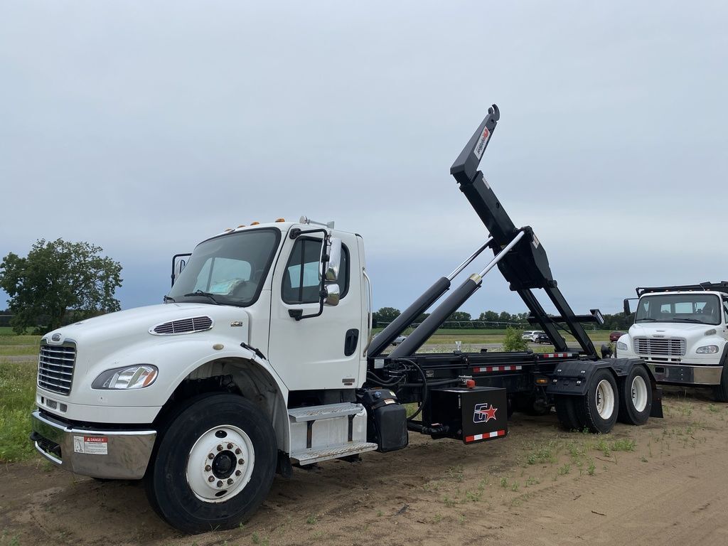 2018 FREIGHTLINER HOOKLIFT in Rice, MN