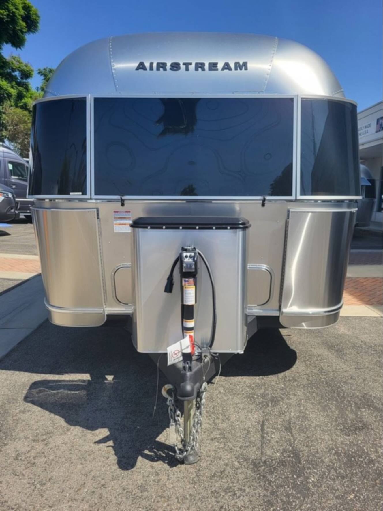 A photo of this 2026 Airstream Flying Cloud 27FB Queen Hatch