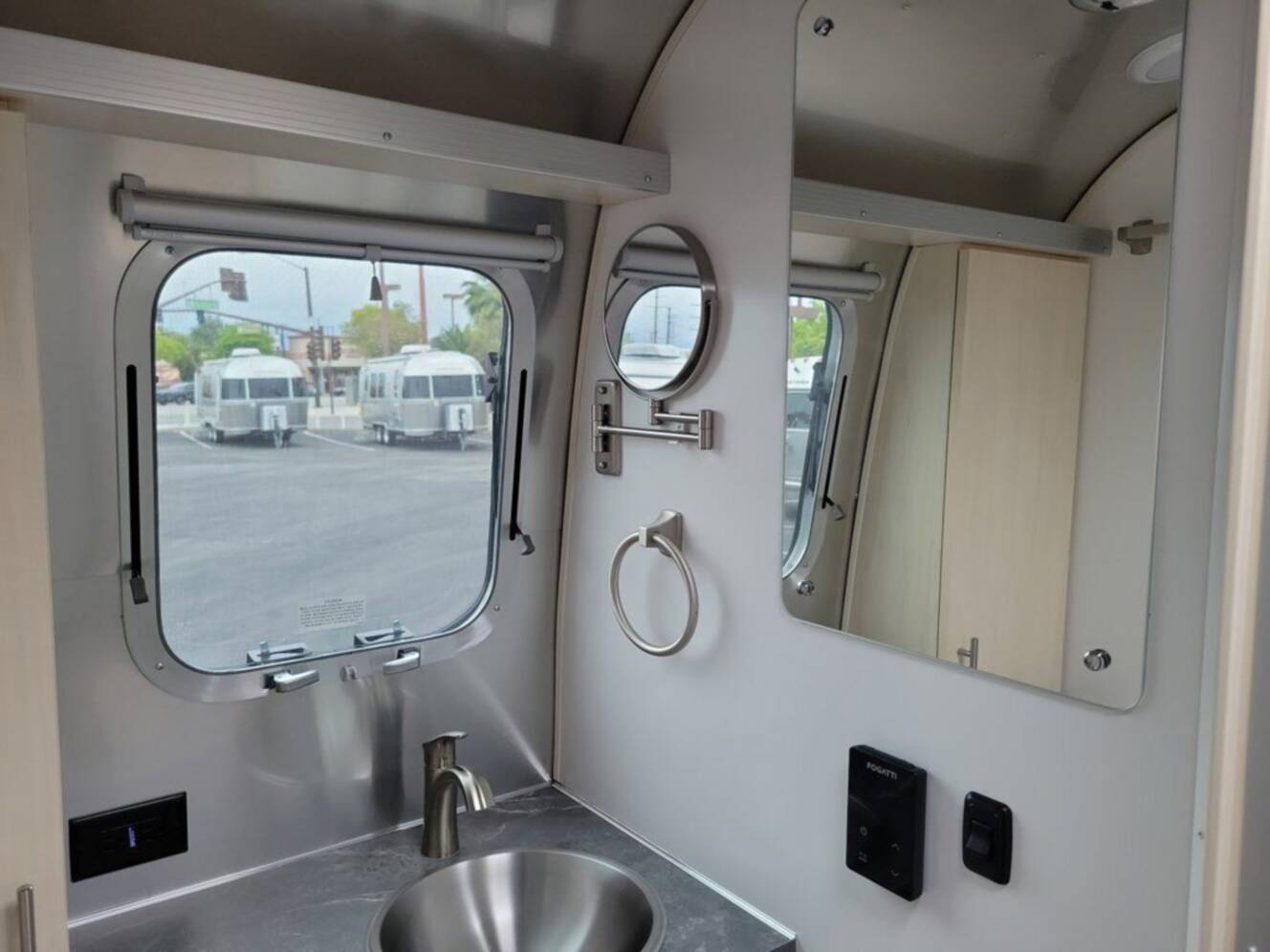 A photo of this 2026 Airstream Flying Cloud 27FB Queen Hatch