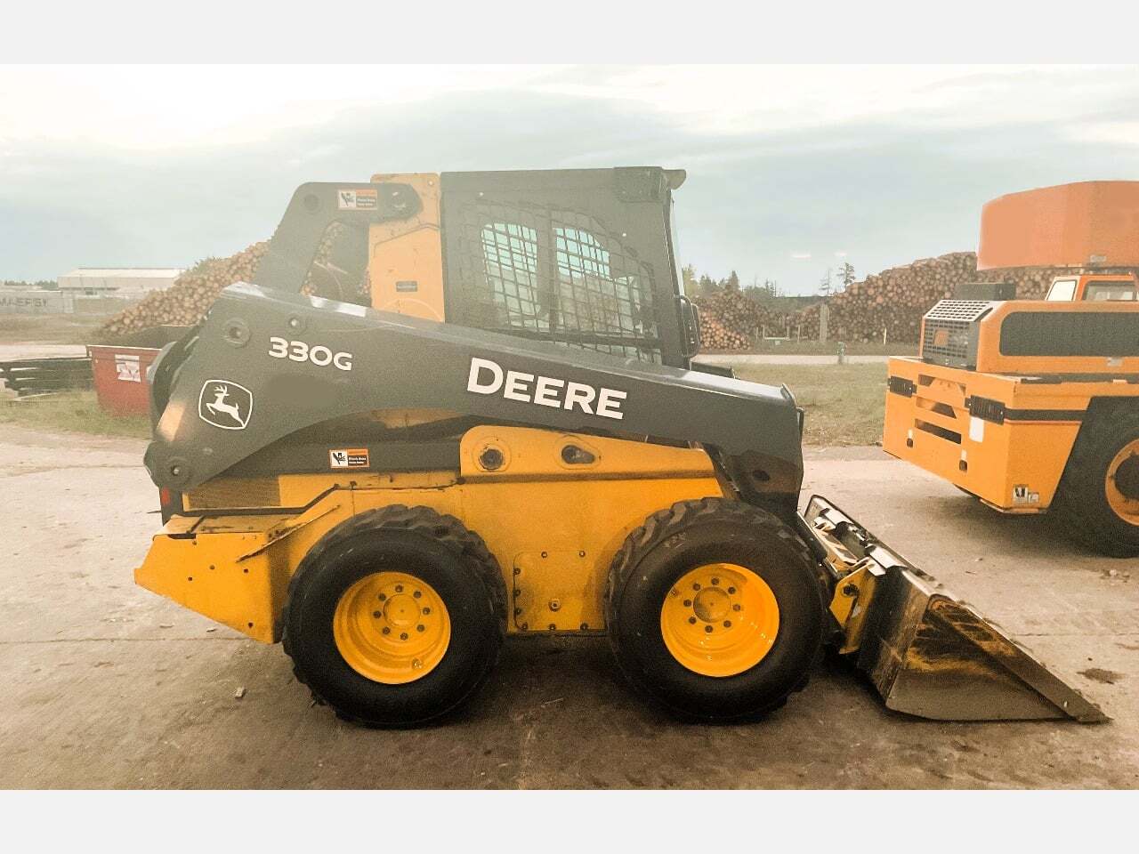2019 JOHN DEERE 330G in Detroit, MI