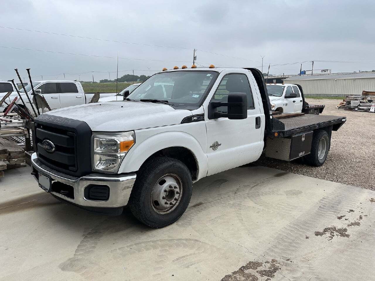 2012 FORD F-350 Flatbed in Fort Worth, TX
