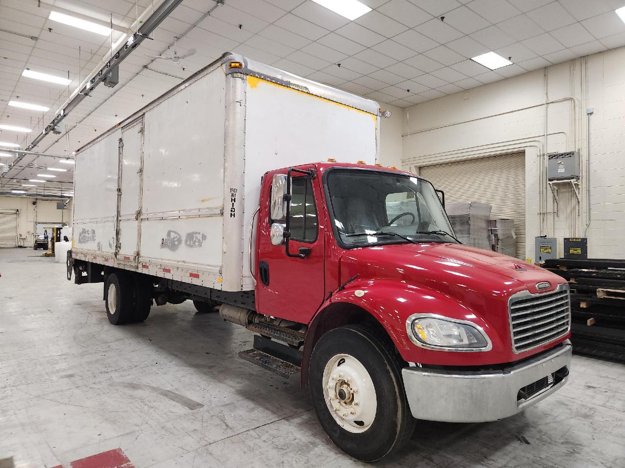 2017 FREIGHTLINER M2 106 26Ft Lift Gate