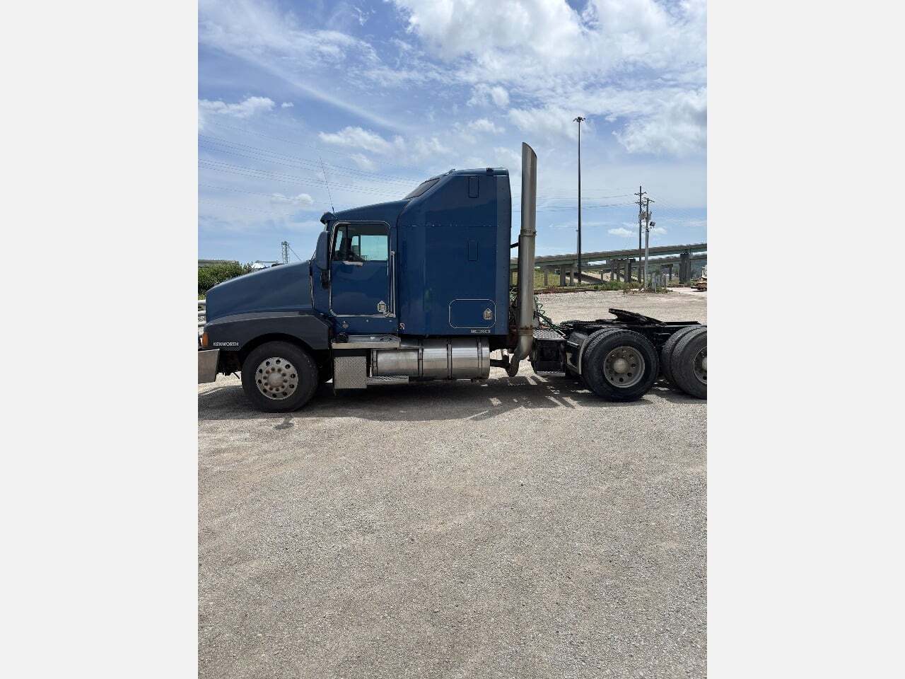 2004 KENWORTH T600 in Kansas City, MO