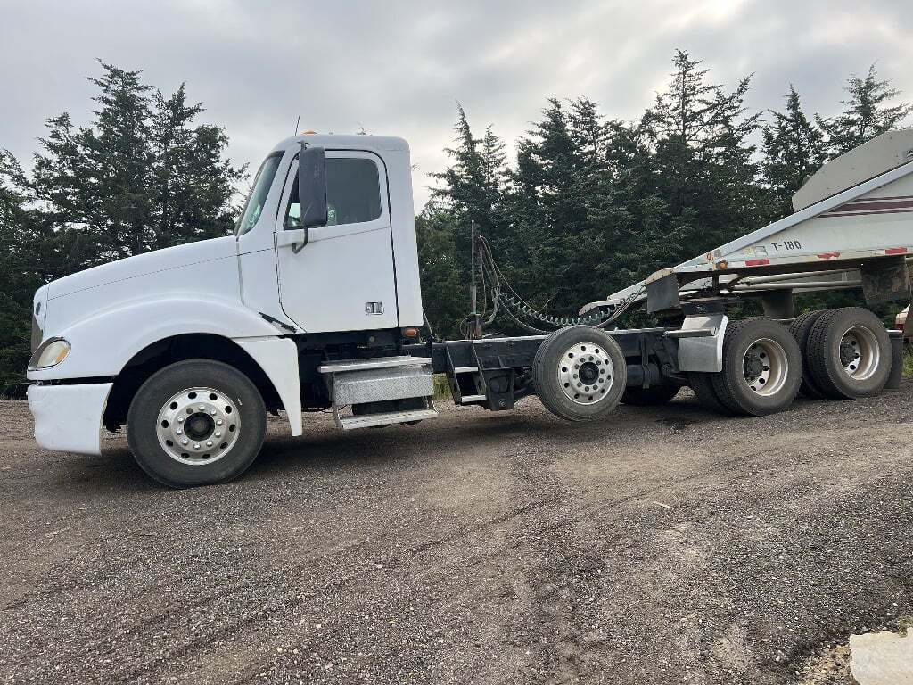 2010 FREIGHTLINER COLUMBIA in Rapid City, SD