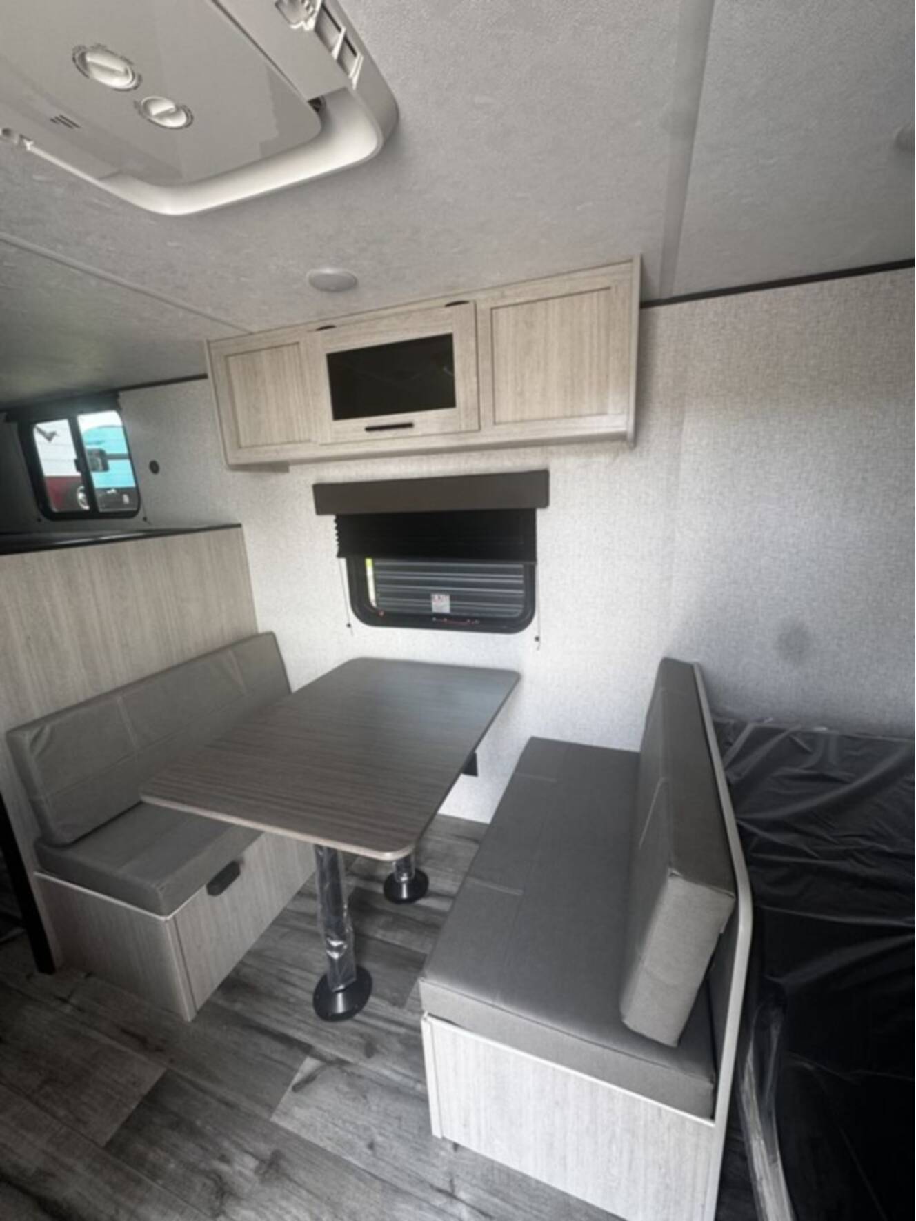 A photo of this 2026 Crossroads Rv Zinger 18BH