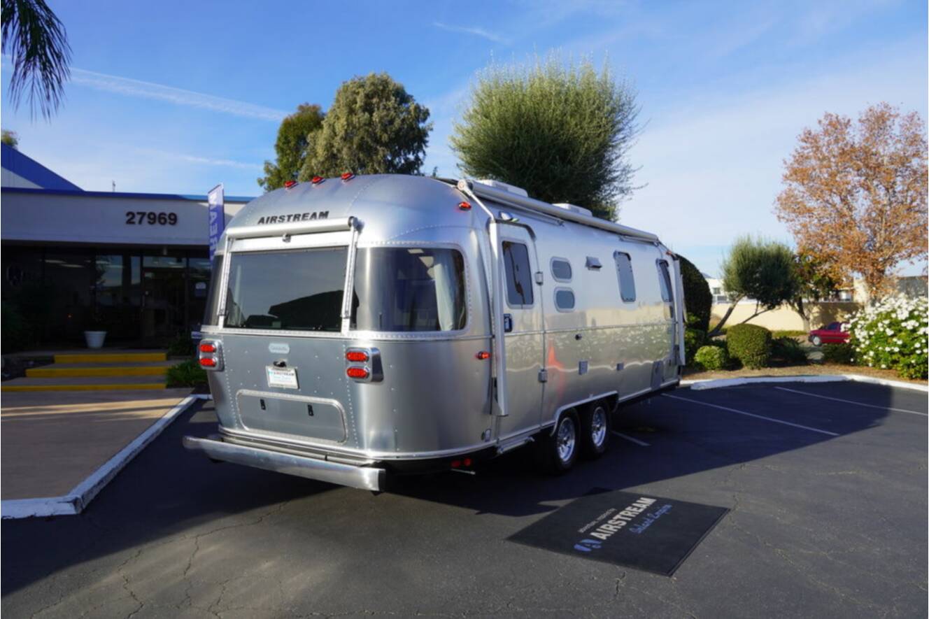 A photo of this 2026 Airstream Globetrotter 25FBT