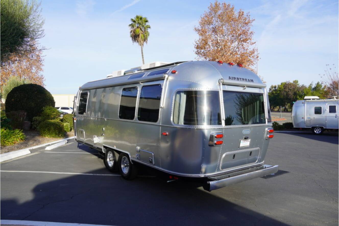 A photo of this 2026 Airstream Globetrotter 25FBT