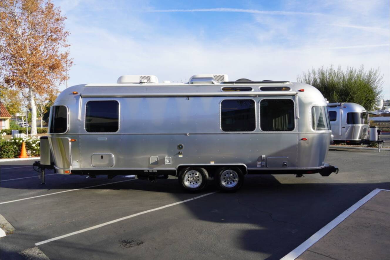 A photo of this 2026 Airstream Globetrotter 25FBT