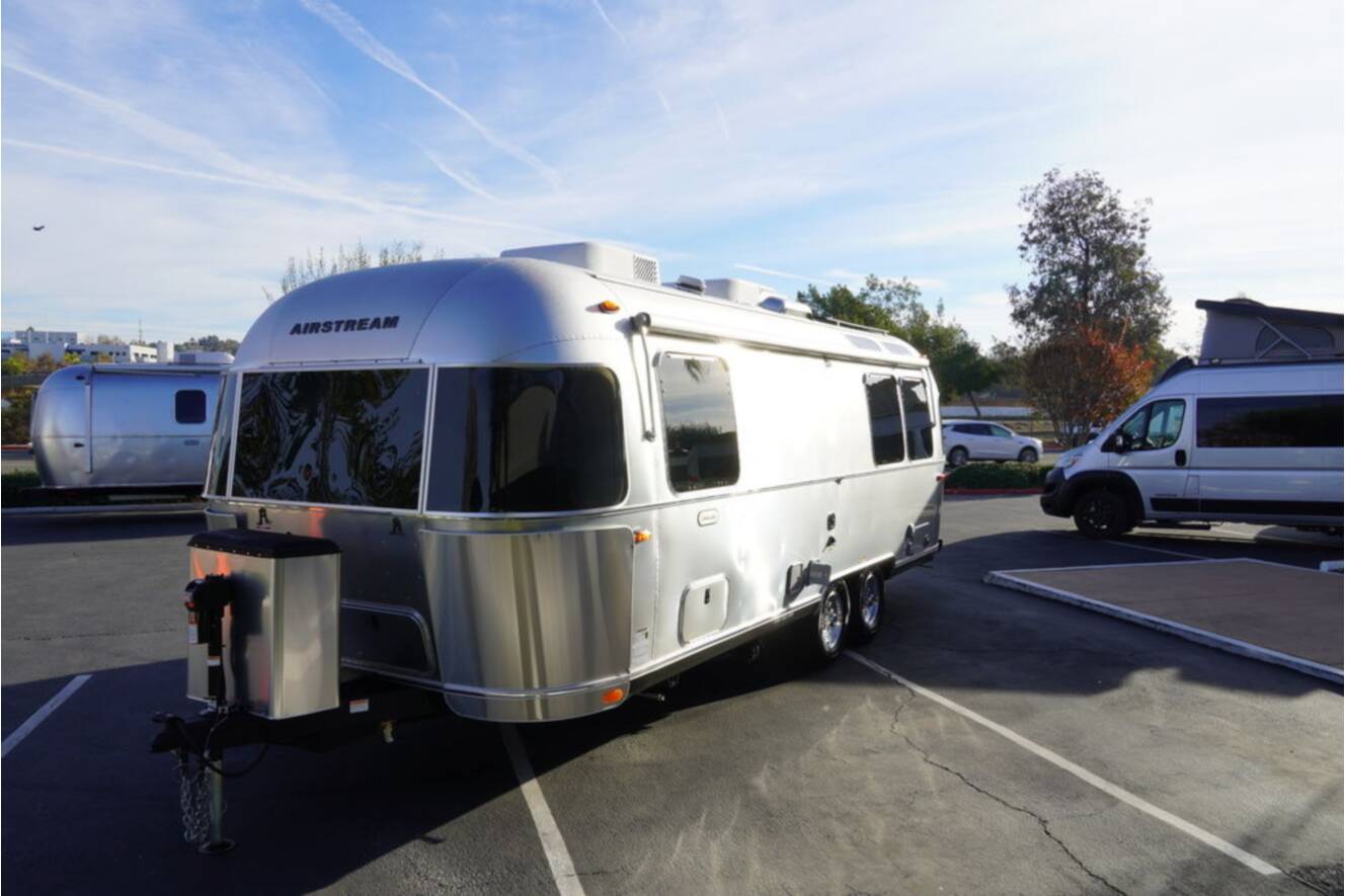 A photo of this 2026 Airstream Globetrotter 25FBT