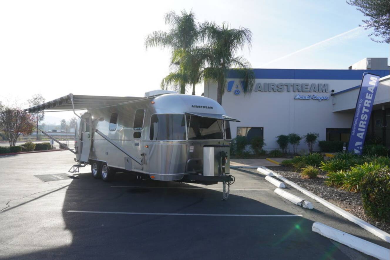 A photo of this 2026 Airstream Globetrotter 25FBT