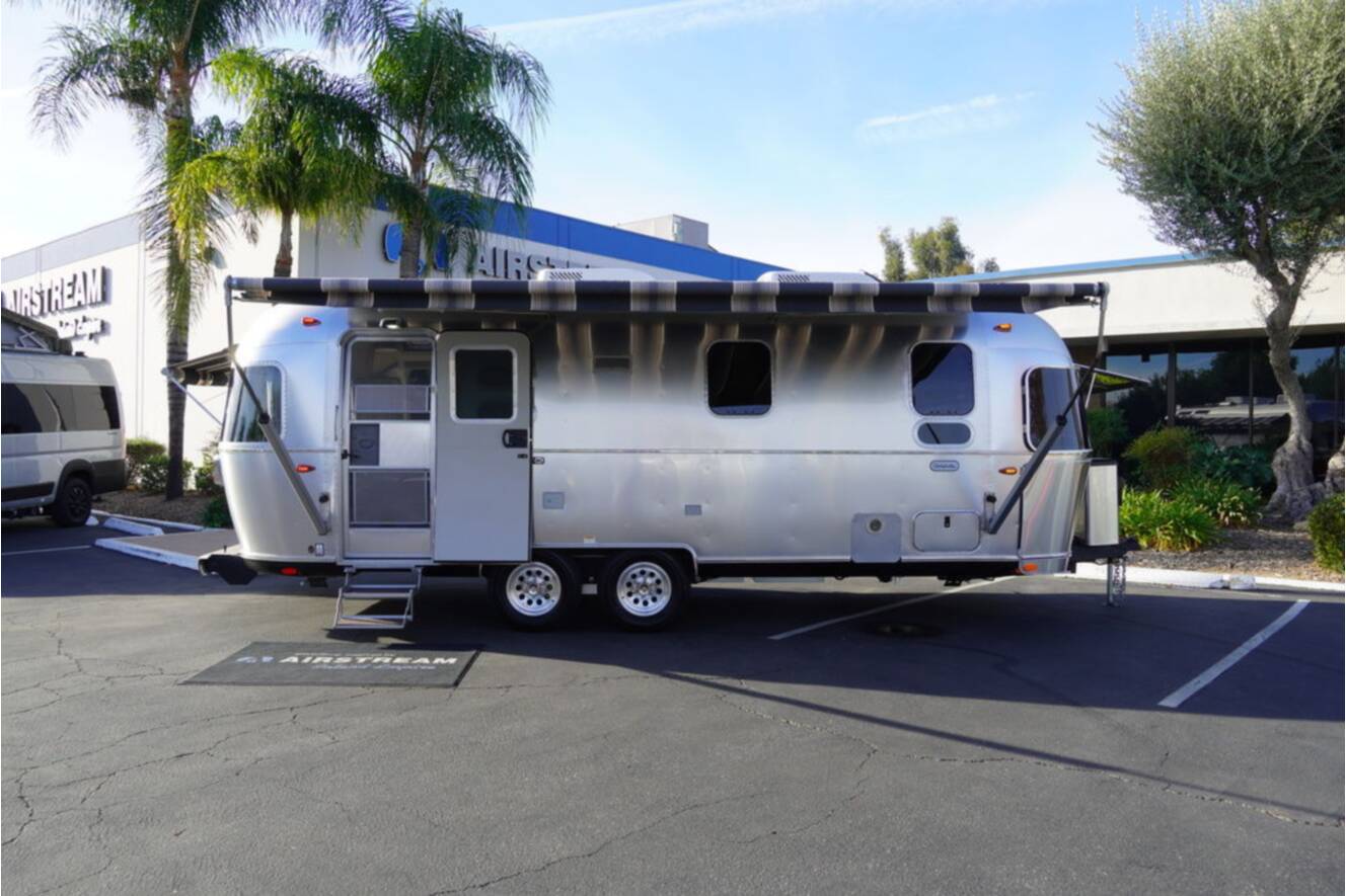 A photo of this 2026 Airstream Globetrotter 25FBT