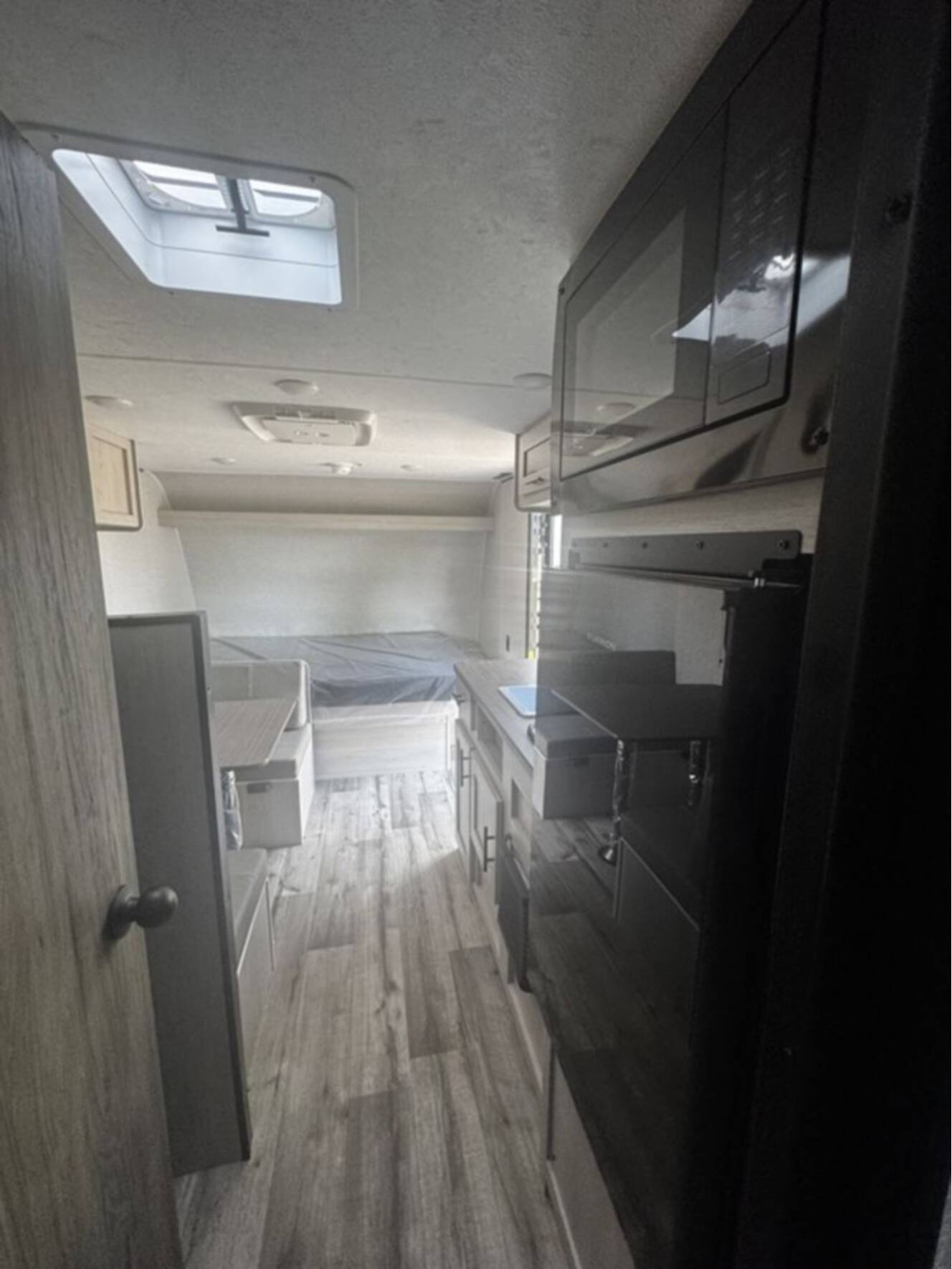 A photo of this 2026 Crossroads Rv Zinger 18BH