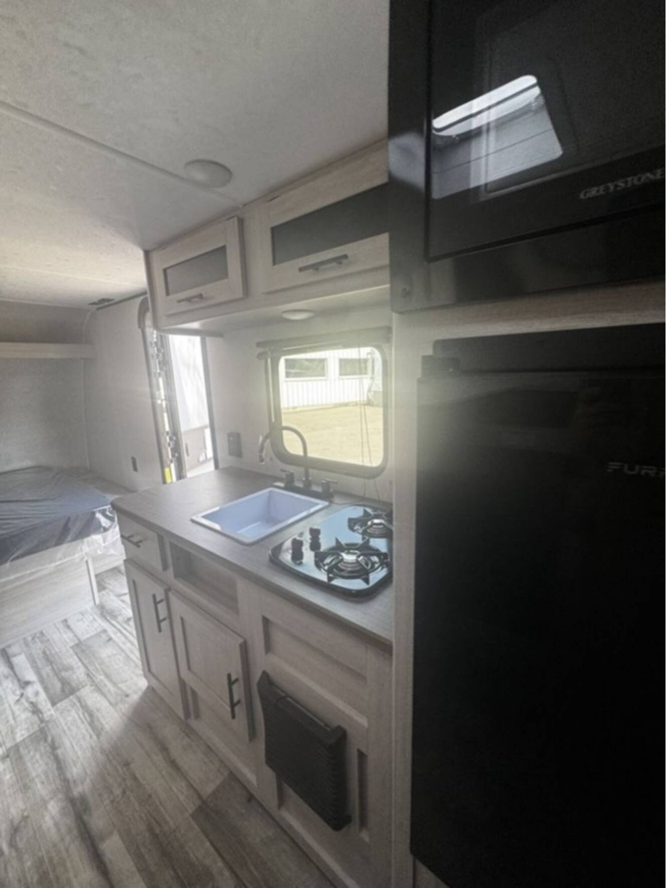 A photo of this 2026 Crossroads Rv Zinger 18BH