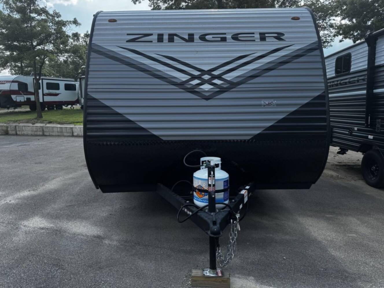 A photo of this 2026 Crossroads Rv Zinger 18BH