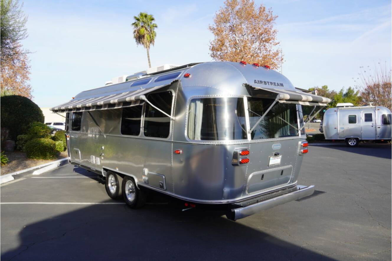 A photo of this 2026 Airstream Globetrotter 25FBT