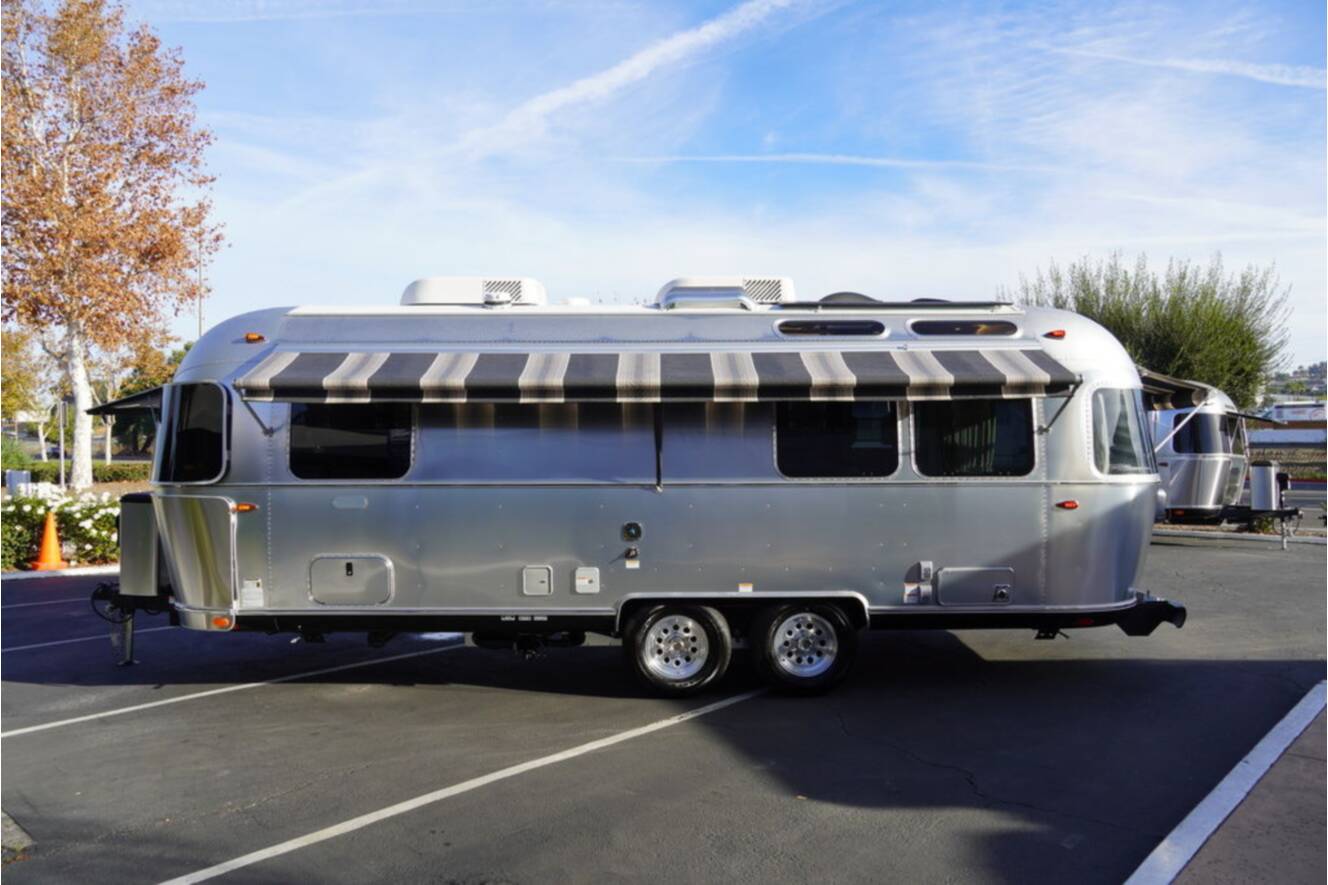A photo of this 2026 Airstream Globetrotter 25FBT