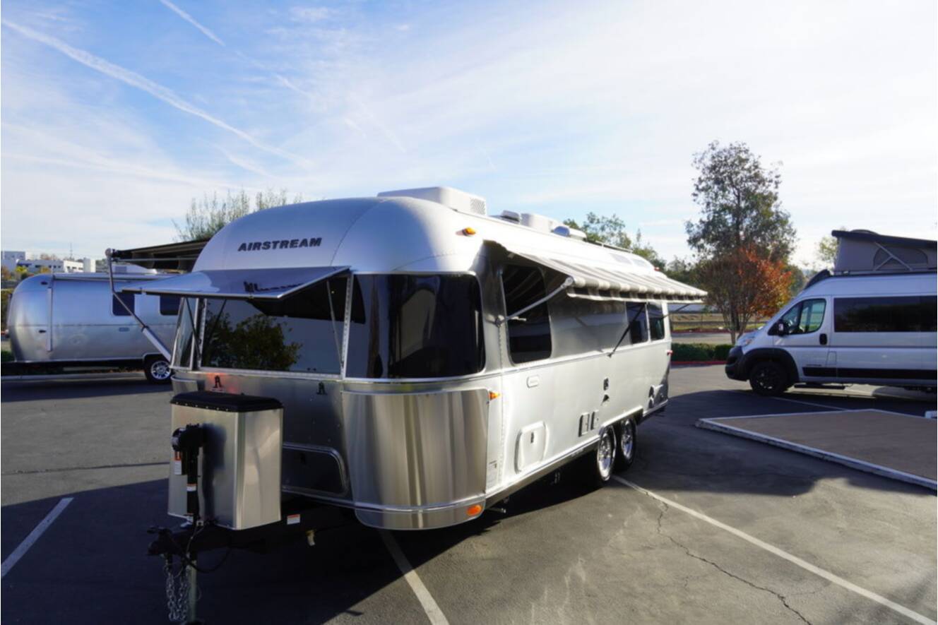 A photo of this 2026 Airstream Globetrotter 25FBT